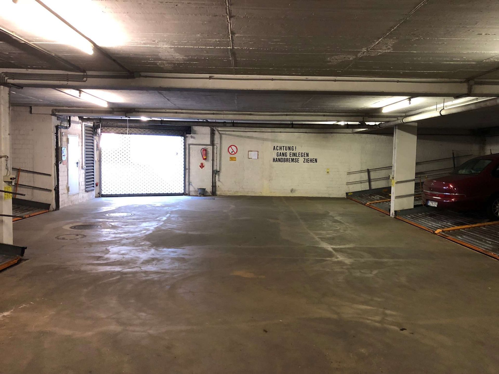 80 Tiefgarage Einfahrt Innenan