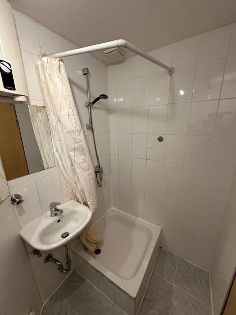 32 199 I. OG Badezimmer (2)